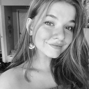 ⭐️MEET YOUR POSHER⭐️